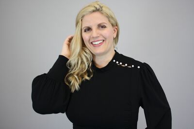 DNY musta pussihihainen plus size mekko joustocollegesta