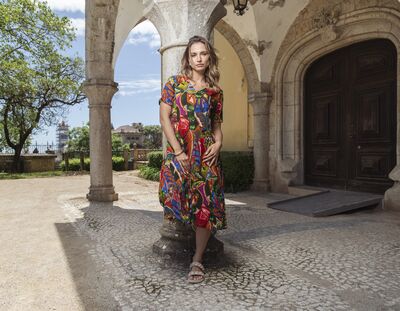 Orientique lämpimän mausteisen sävyinen kesämekko