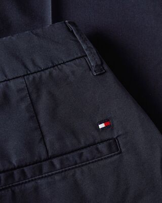 Tommy Hilfiger tummansiniset chinot