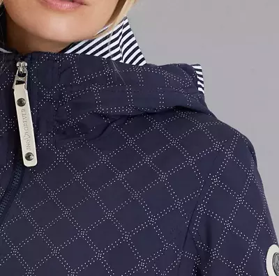 Junge sininen hupullinen kevät takki