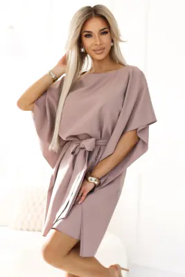 Vaaleanruskea upea juhlamekko