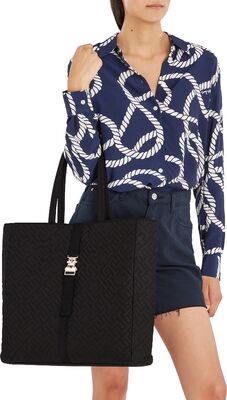 Tommy Hilfiger musta tikattu käsilaukku