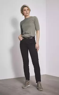 Paramin mustat kapealinjaiset housut