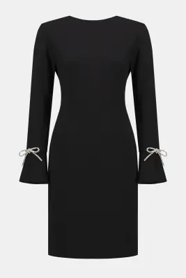 Joseph Ribkoff musta pitkähihainen kotelomekko strassikoristeilla