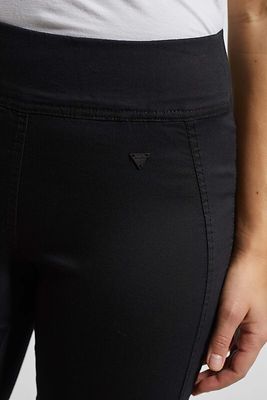 Laurien musta regular mallin housut leveällä kuminauha vyötäröllä