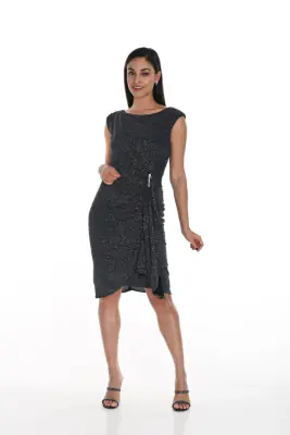 Frank Lyman kimaltava hihaton kotelomekko