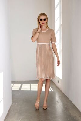 Micha beige lyhythihainen neulemekko