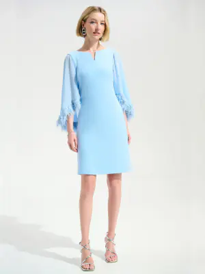 Joseph Ribkoff vaaleansininen juhlamekko jossa olat peittävä hapsureunainen viitta